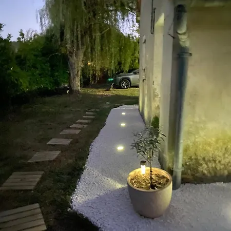 Holiday home Dependance Privee A La Campagne Avec *